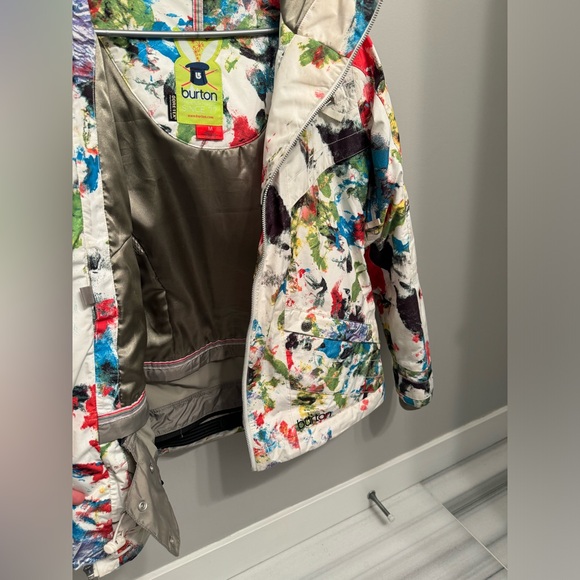 Women’s Medium BURTON snowboard jacket. - Picture 4 of 7